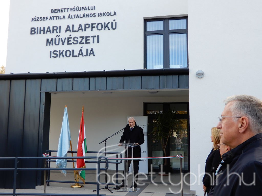 Átadták a zeneiskola új épületét 08